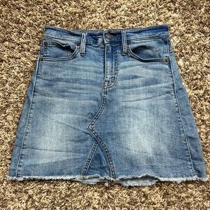 J. Crew Mercantile Denim Mini Skirt Sz 0 Medium Wash Raw Hem